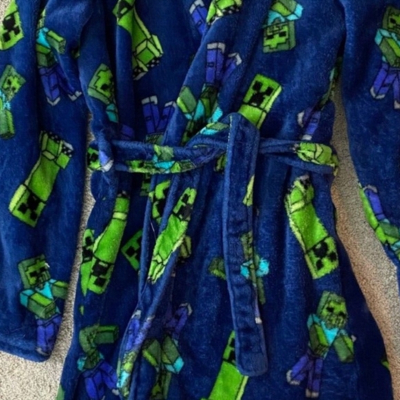 Children's Minecraft Robe. - Picture 6 of 8